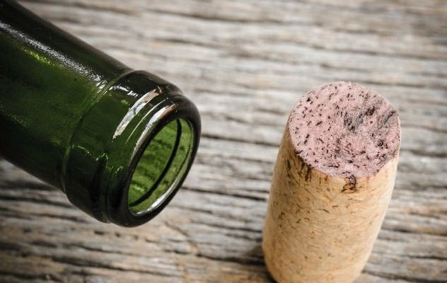 Как открыть вино без штопора: