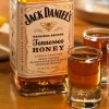 Бутылка виски Tennessee Honey