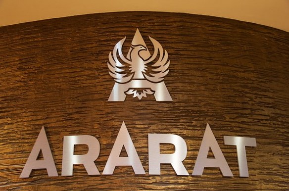 Птица Феникс — символ бренда Ararat